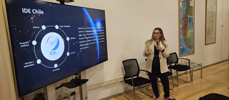 IDE Gore Aysen Mujer exponiendo en Taller regional